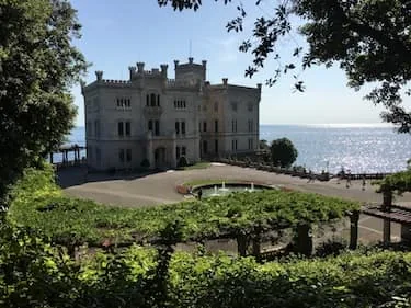 Castello di Miramare a Trieste: storia, parco e riserva marina