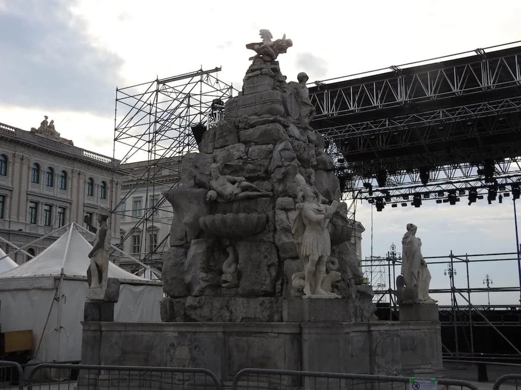 La Fontana dei Quattro Continenti in Piazza Unità