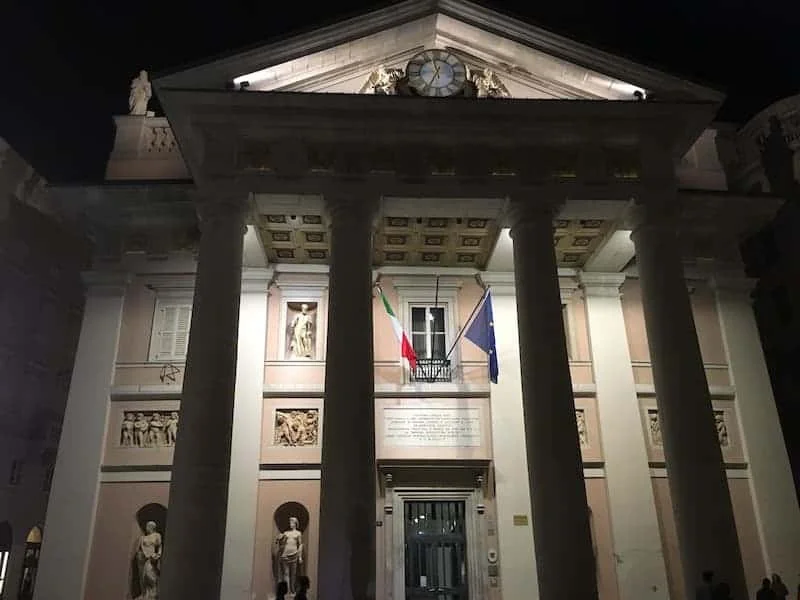 Il Palazzo della Borsa Vecchia: Neoclassicismo a Trieste