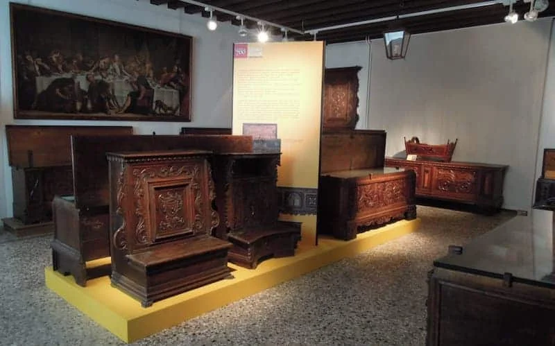 Casse nuziali carniche: storia e intagli al Museo Gortani