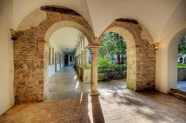 Monastero di Santa Maria in Valle: Gastaldaga e chiostri
