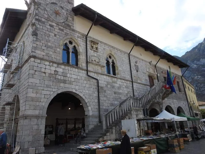 Venzone: anastilosi del Duomo e mummie storiche
