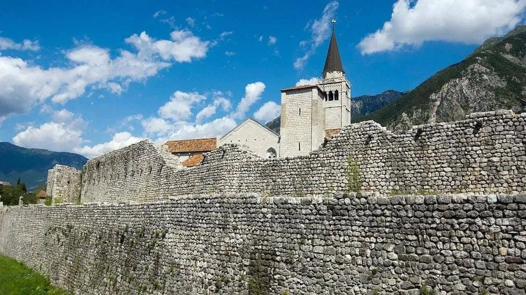 Venzone: storia del Borgo dei Borghi e della ricostruzione