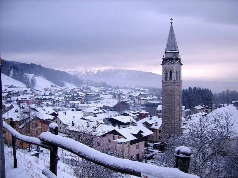 Claut: orme triassiche e architettura in Valcellina