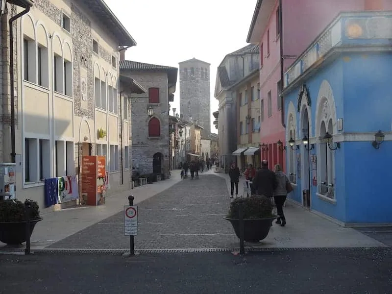 Marano Lagunare: architettura veneziana e casoni alle foci dello Stella