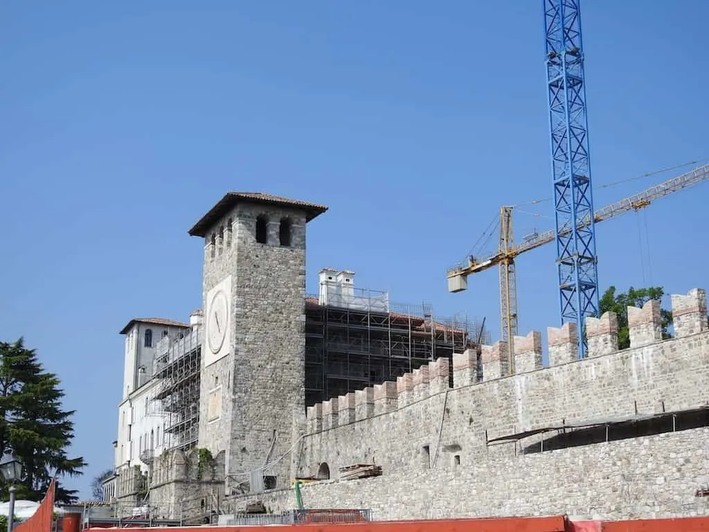 Castello di Colloredo di Monte Albano: storia e architettura
