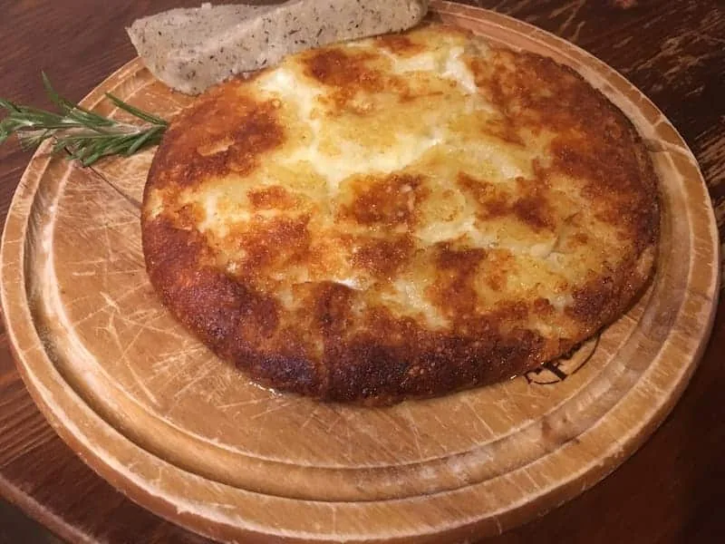 `Frico: la ricetta del piatto simbolo della cucina friulana` - Gastronomia & Vino in Friuli Venezia Giulia