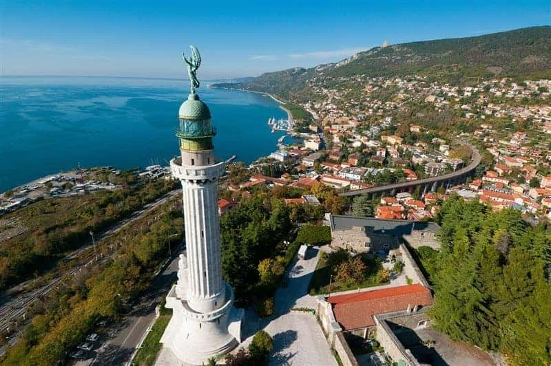 Il Faro della Vittoria: l'ancora dell'Audace a Trieste
