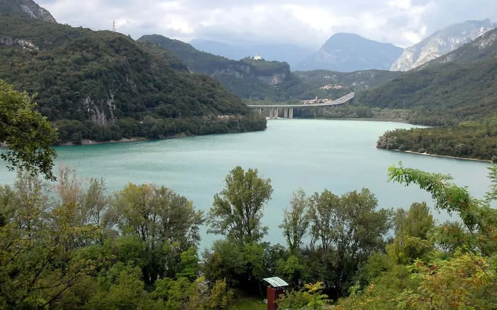 Lago di Cavazzo: storia, idrologia e Forte Monte Festa