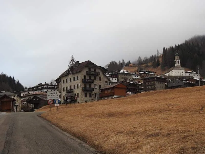 Vacanze sulla neve a Sauris: il borgo tirolese delle Dolomiti Friulane