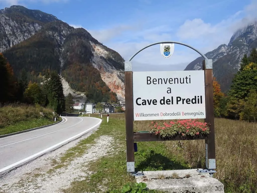 Cave del Predil: il paese-azienda che viveva con la miniera