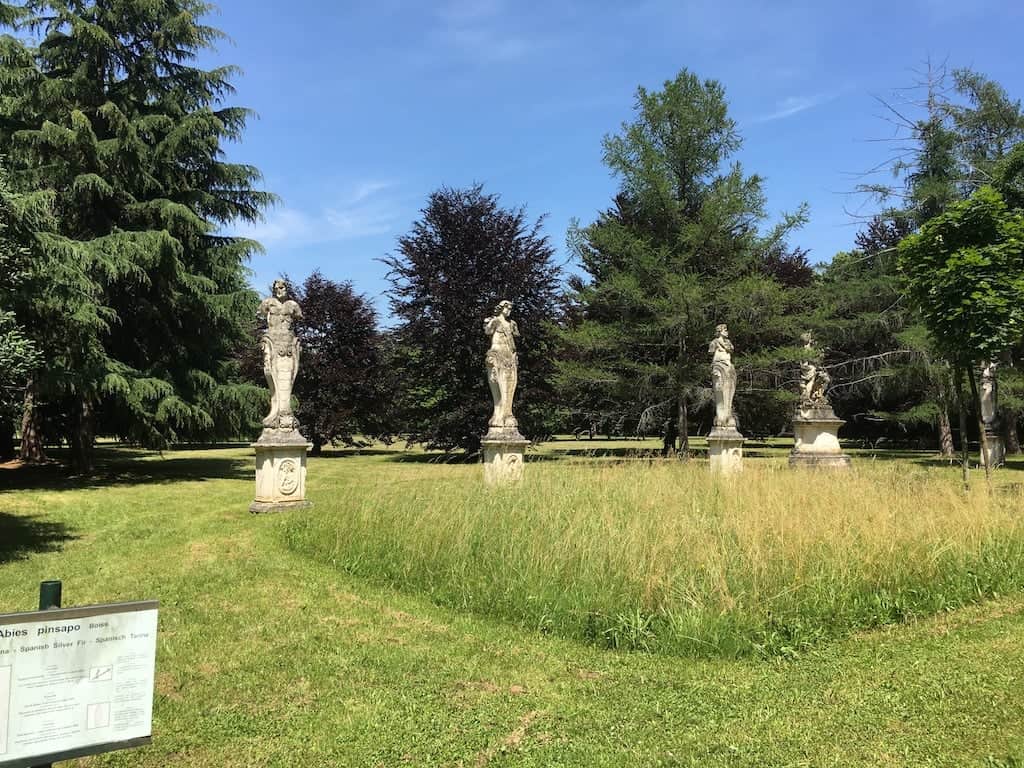 Statue nel parco di Villa Manin