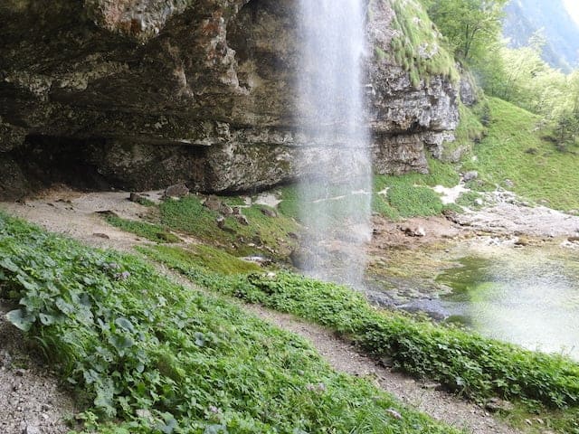 Fontantone visto dalla grotta