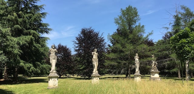 statue nel parco di Villa Manin