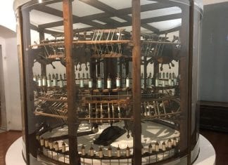 Museo della Moda e delle Arti applicate di Gorizia. Passeggiata fra le vetrine del tempo Museo della Moda e delle Arti applicate di Gorizia